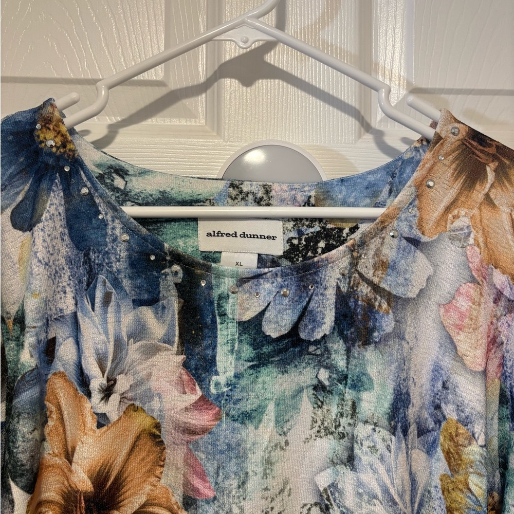 ALFRED DUNNER Asymmetrical Floral Top w/Rhinestones on Collar - Picture 6 of 9